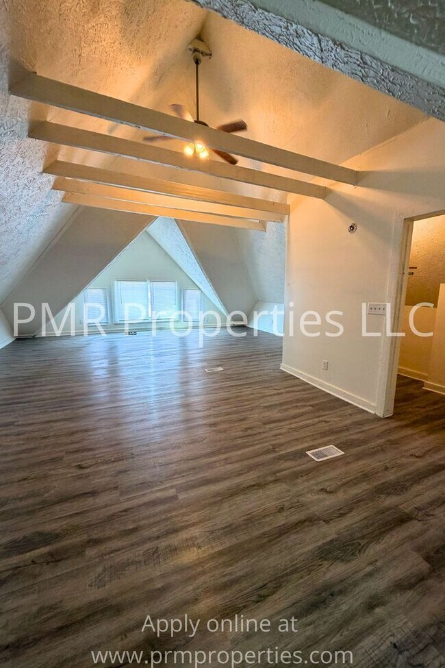 Building Photo - 824 1st Ave