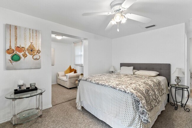 Building Photo - FURNISHED SHORT TERM RENTAL - 3 Bed / 2 Bath - Single Family Pool Home - $3,250/month