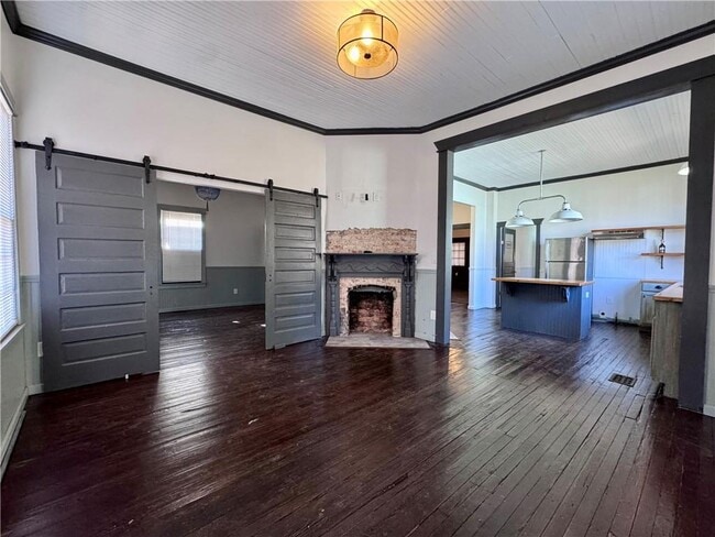 Building Photo - 749 Cooper St SW