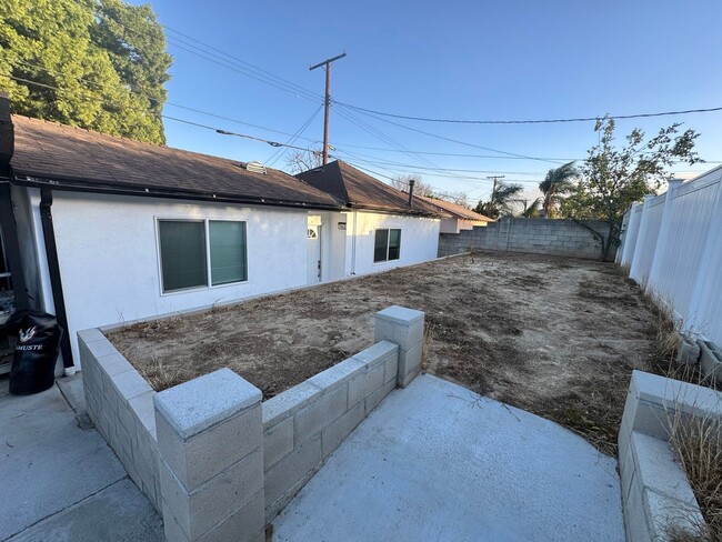 Building Photo - Newly 2 bedrooms 2 bath home