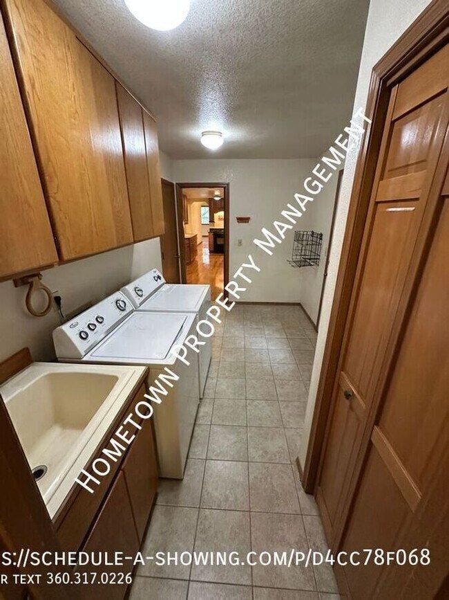 Building Photo - 3221 41st Way SE