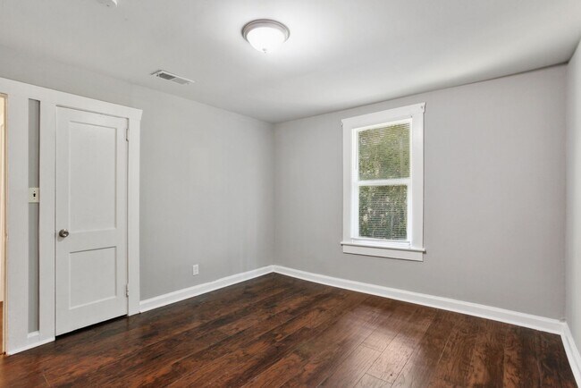 Building Photo - 1405 E 32nd St