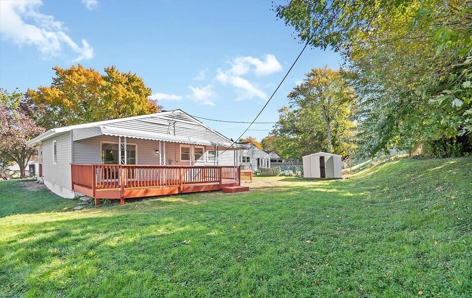 Building Photo - 143 Greenmeadow Dr