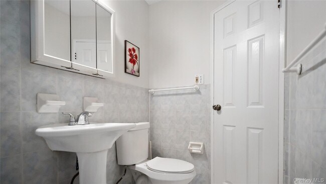 Building Photo - 3610 Baychester Ave