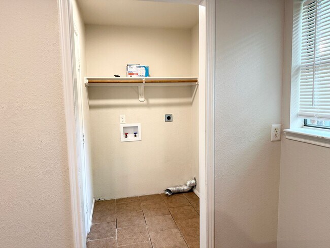 Building Photo - 129 Stewart Bend Ct