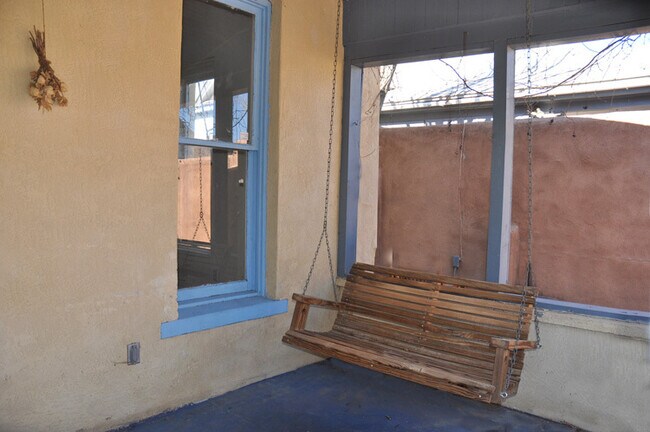 Building Photo - 711 Arno St SE