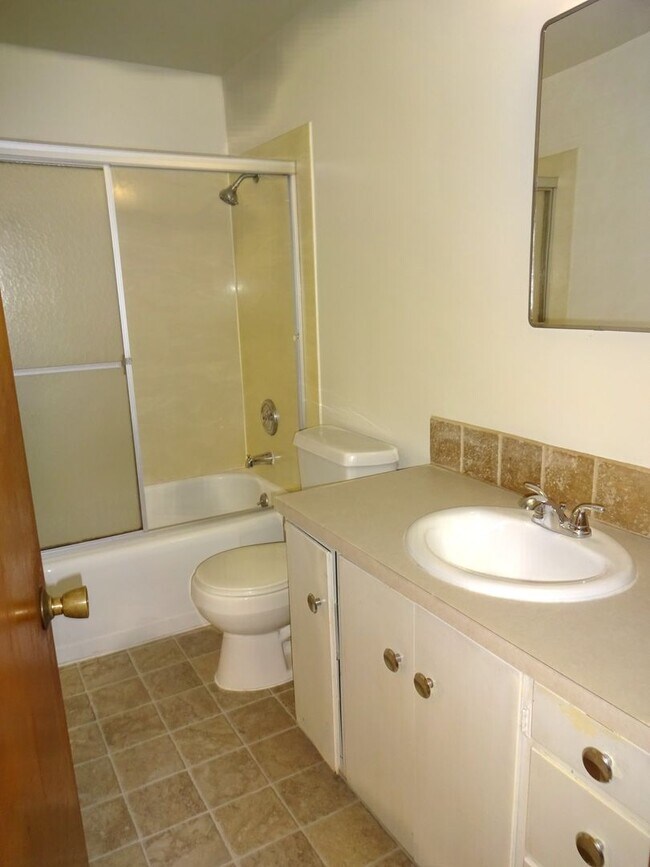 Building Photo - 655Mayfair - FH