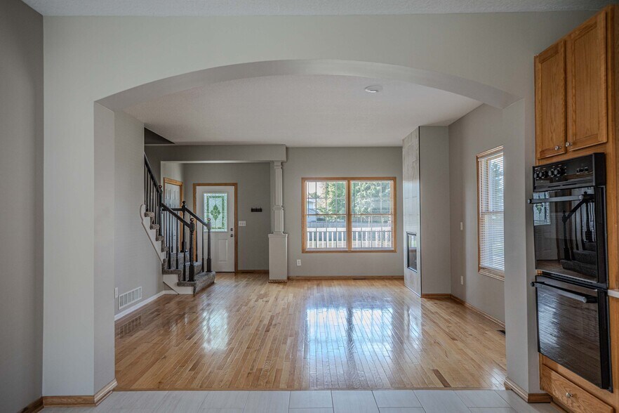 Building Photo - 15835 Hawthorn Dr