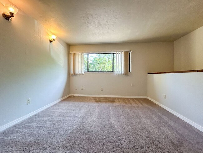 Building Photo - Adorable 2/2 in Grantwood