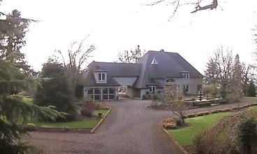 Building Photo - 4Bd/5Ba Multi Story Home - Available Soon!
