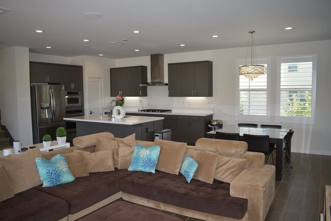 Primary Photo - 3 Story 4 Bedroom 3.5 Bath Home in Del Sur...