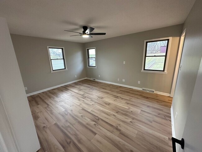 Building Photo - 7269 KY-405