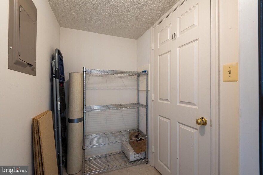Building Photo - 6011 Rosebud Ln
