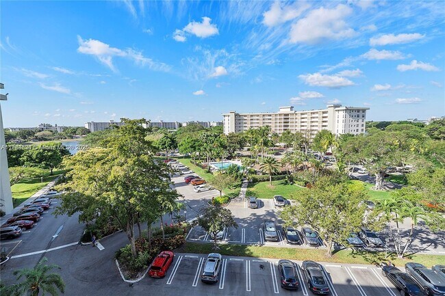 Building Photo - 2940 N Course Dr
