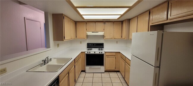 Building Photo - 2216 Short Pine Dr