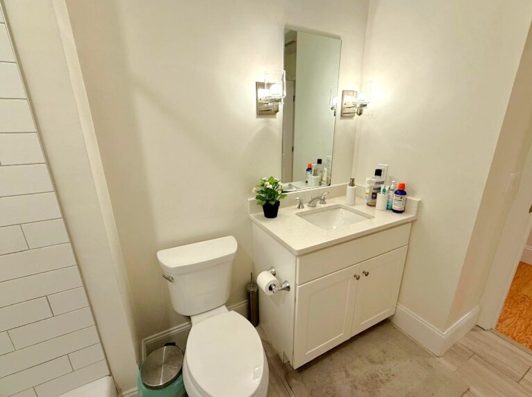 Building Photo - 7 Lily Pond Ln