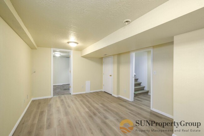 Building Photo - Newly Updated Liberty Wells Duplex!!