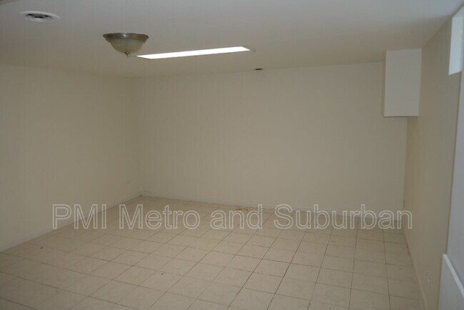 Building Photo - 5 E Judith Ann Dr