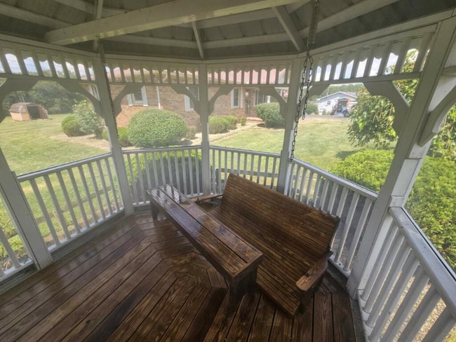 Building Photo - 467 Russell Ridge Rd