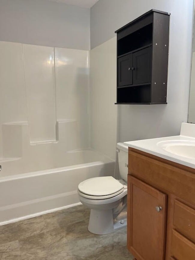 Building Photo - Townhome in Midway Park - Boyington Place!