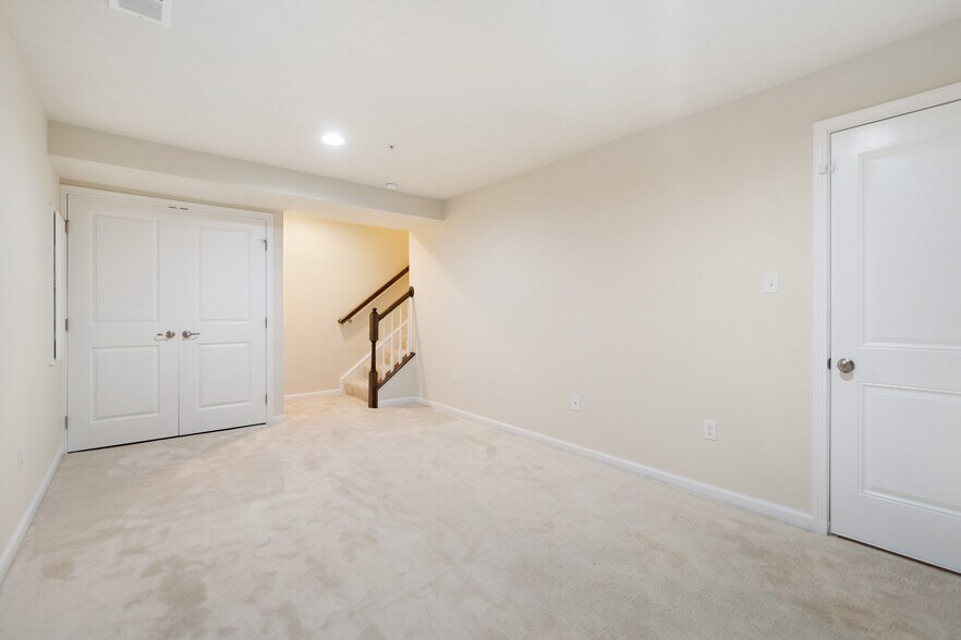 Building Photo - 8042 Hinsdale Ln