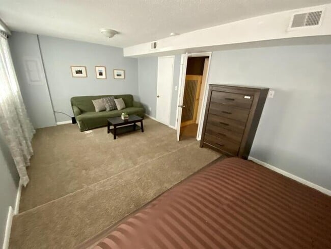Building Photo - 3704 Timbercrest Dr NW