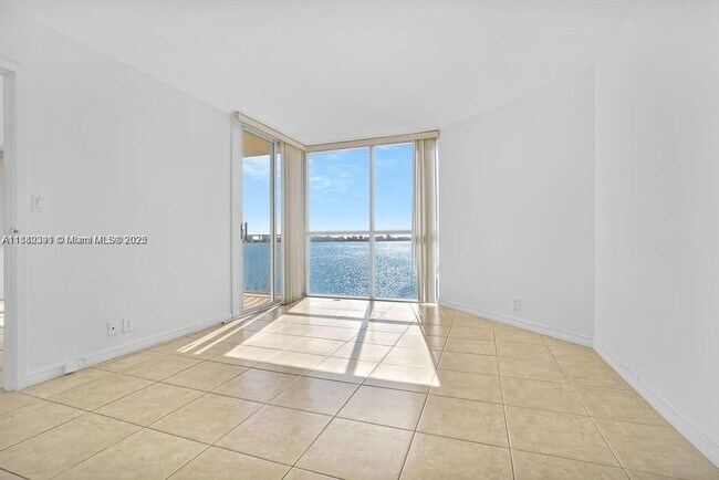 Building Photo - 7601 E Treasure Dr