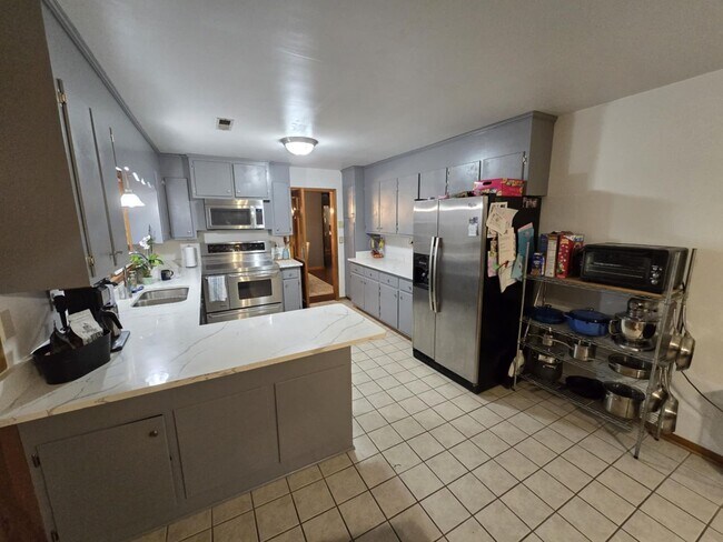 Building Photo - Christiansburg, 3 BR / 2.5 BA, Available A...