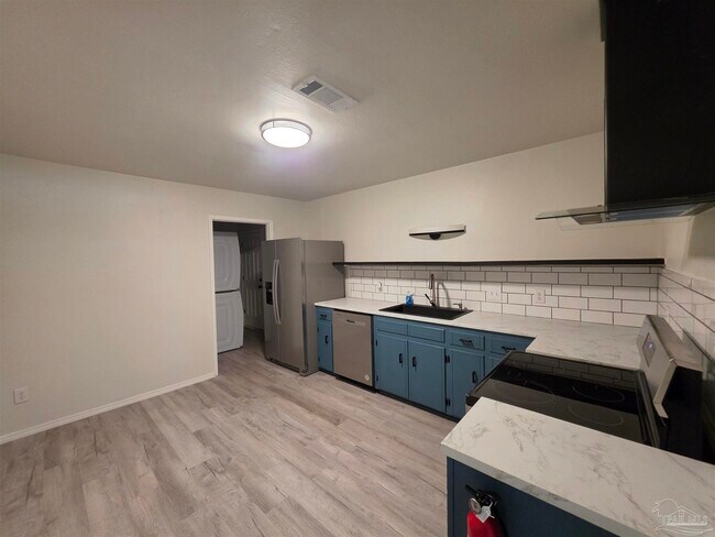 Building Photo - 9440 Guidy Ln
