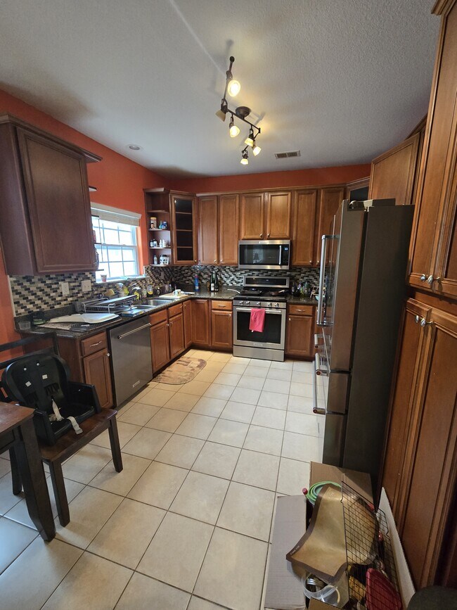 Building Photo - 2009 Breck Ave