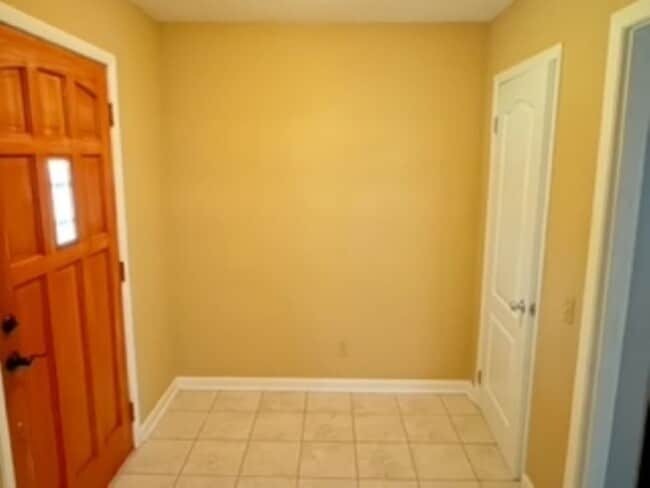 Building Photo - 3 Bedroom, 2 Bath home.