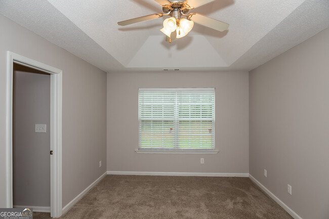 Building Photo - 70 Savoy Park Dr