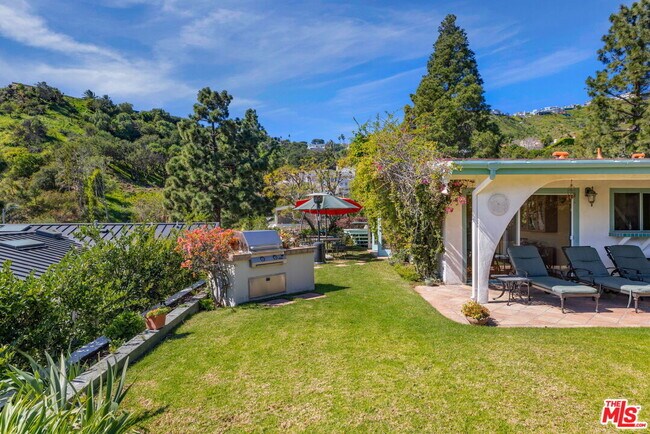 Building Photo - 1336 Bienveneda Ave