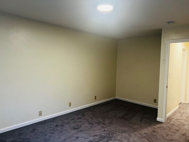 Building Photo - WATER & TRASH INCLUDED - CENTRAL LOCATION!