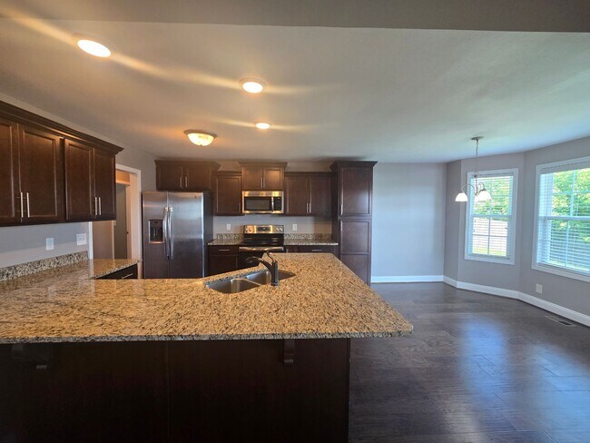 Building Photo - Executive 3 Bed 2.5 Bath with Bonus Home