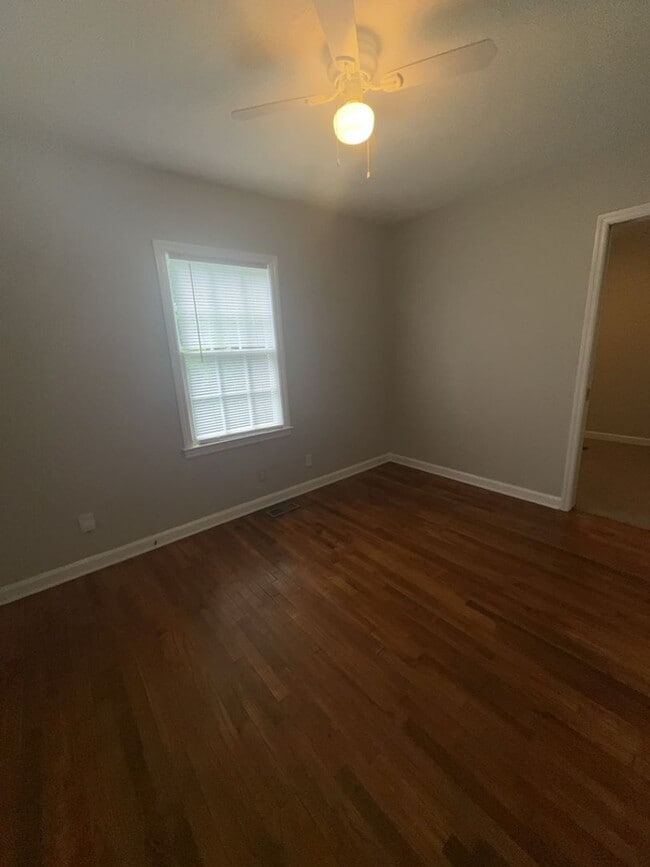 Building Photo - 3111 Avon Dr