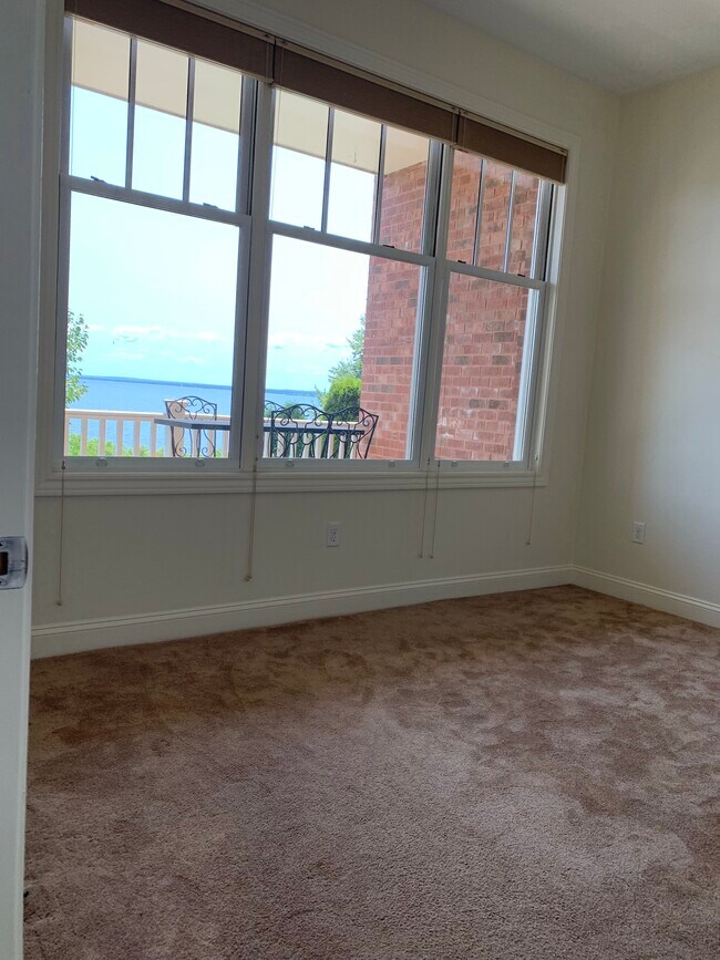 Building Photo - 540 S Lakeshore Blvd