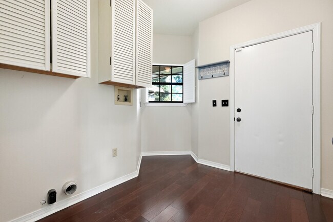 Building Photo - 116 Baywind Dr