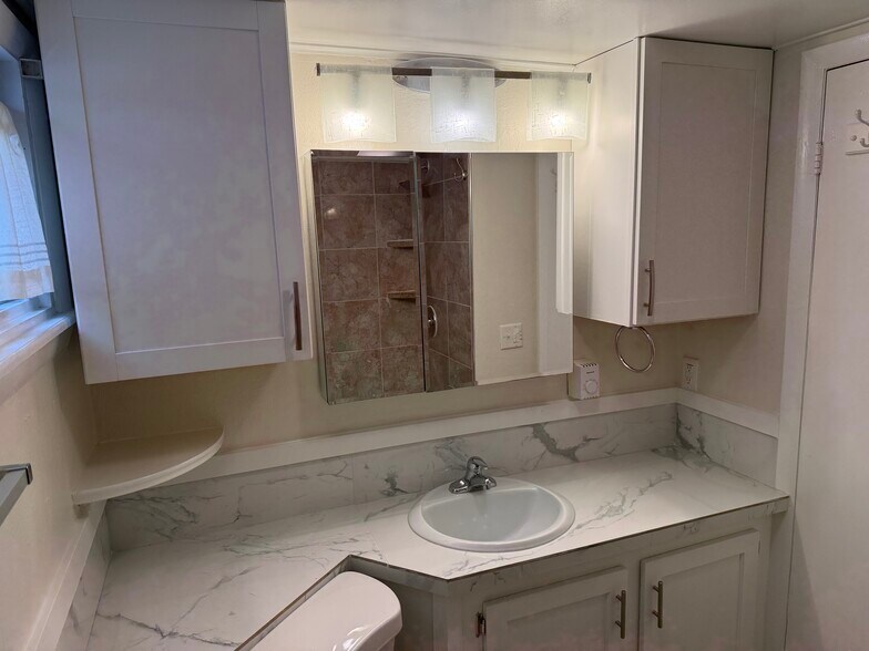 Building Photo - 202 S Catherine St