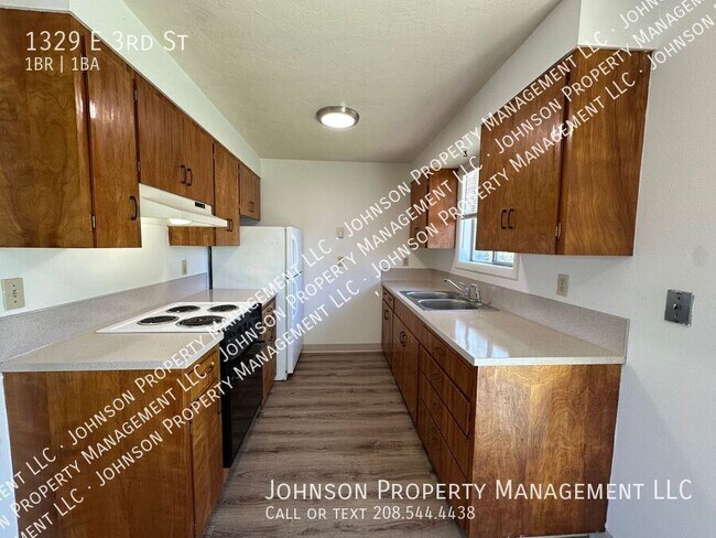 Building Photo - 1329 E 3rd St