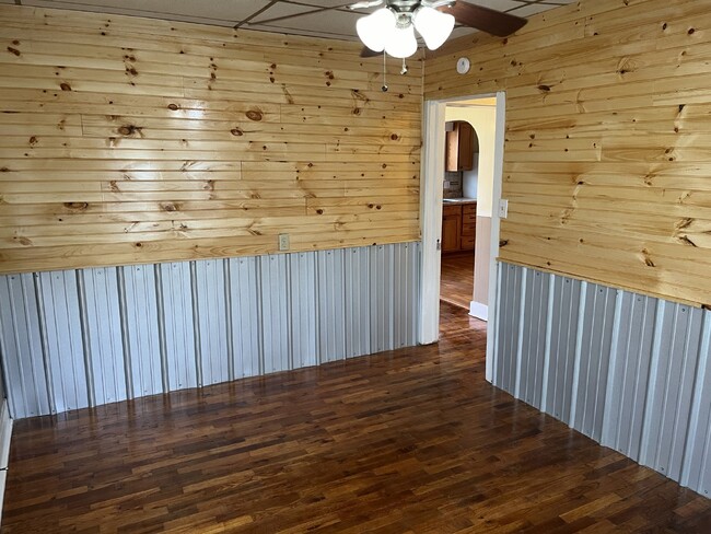 Building Photo - 2-Bedroom with Hardwood Floors in Stillwat...