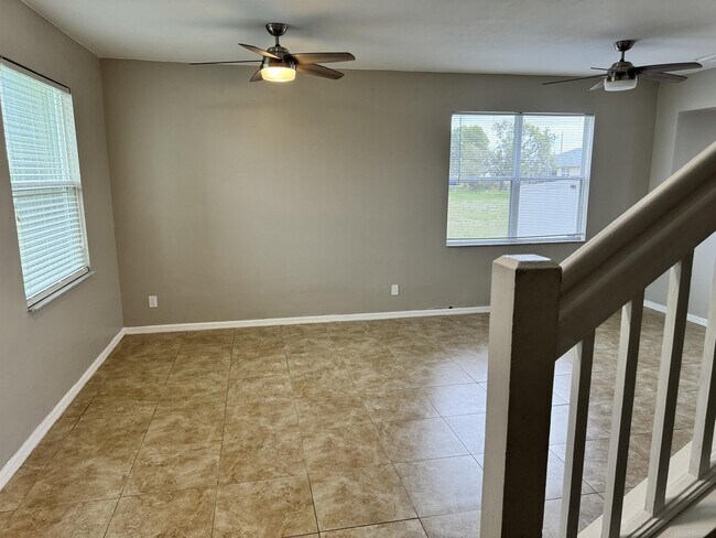 Building Photo - 1722 NW 5th St