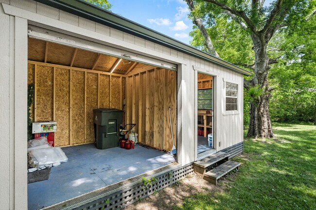 Building Photo - 2219 Dearborn Dr