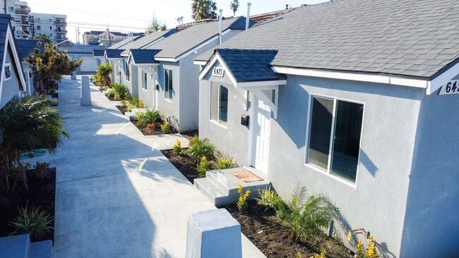 Building Photo - Private 2BR / 1BA Bungalow Unit in Hyde Park Section 8 Welcome!