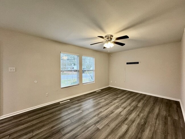 Building Photo - 3-Bedroom Ranch Ready 08-21-26!! Fenced Backyard - Pet Friendly - Updated Kitchen & Baths!