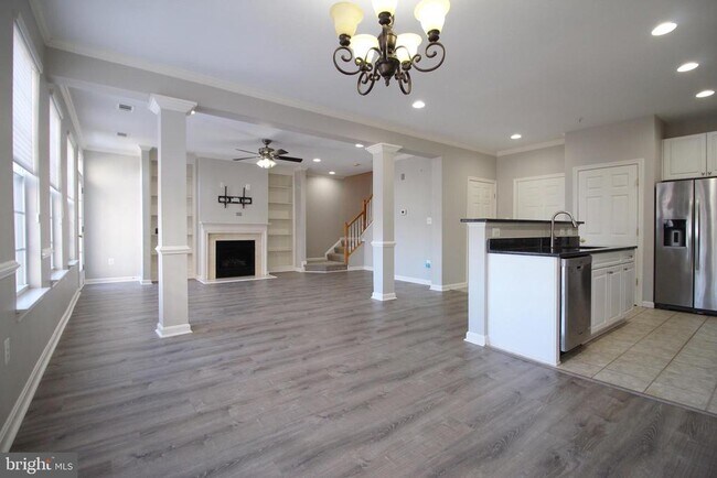 Building Photo - 2651 Park Tower Dr