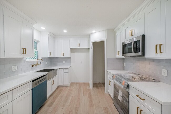 Building Photo - 9419 Campbell Rd