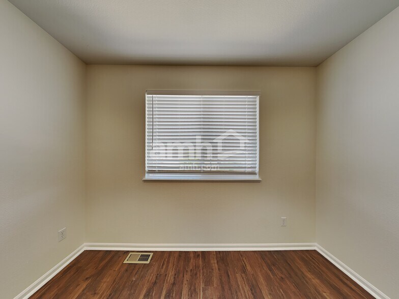 Building Photo - 7785 Blue Vail Way