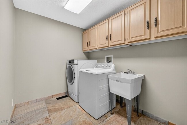 Building Photo - 6724 Larch Ct