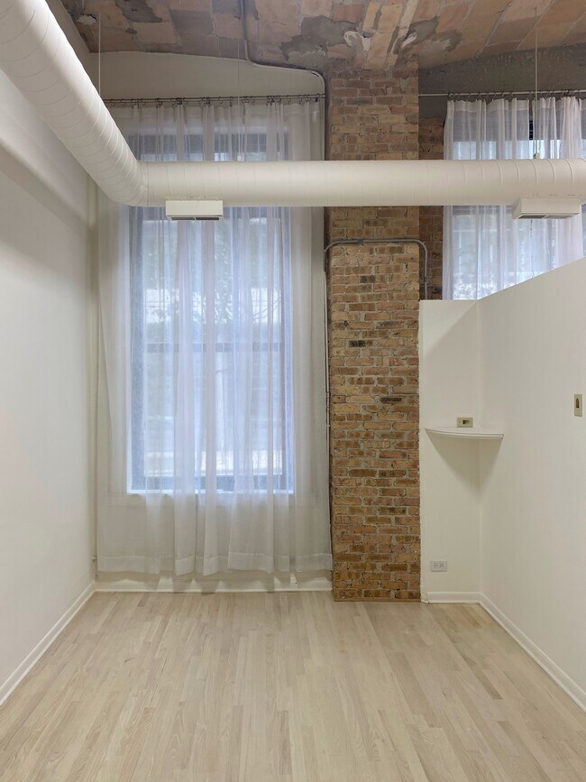 Building Photo - 801 S Wells St